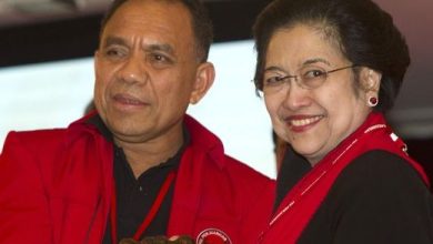 Hasto Minta Kader PDIP Teladani Perjuangan Almarhum Frans Lebu Raya