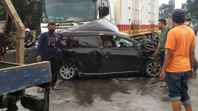 Truk Tronton di Semarang Tabrak Lima Kendaraan