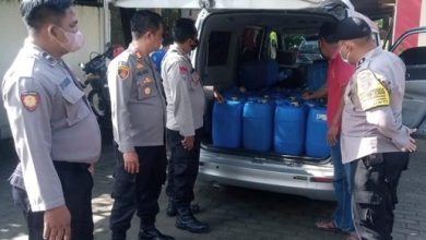 Polisi Berhasil Gagalkan Pengiriman Ratusan Liter Miras Jenis Arak