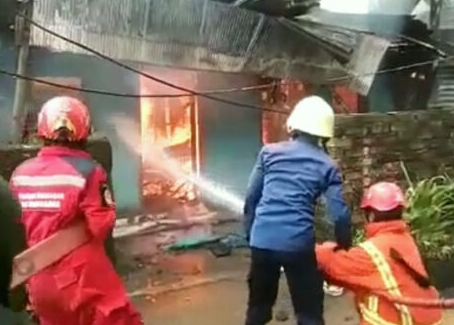 Kalah Sengketa, 3 Warga di Makassar Bakar Rumah Sendiri