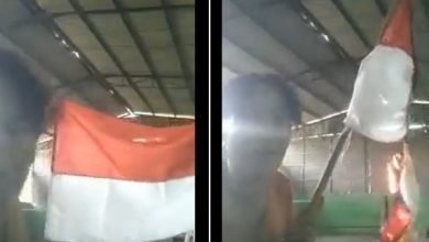 Viral Perempuan di Karawang Bakar Bendera Indonesia