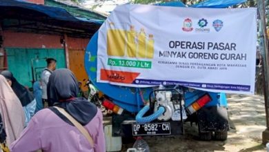 Disdag Makassar Distribusikan 1000 Liter Minyak Curah di Pasar Sambung Jawa_Bimata.id