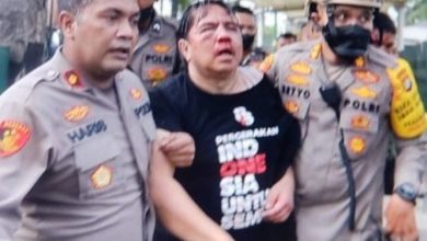Kuasa Hukum Gelar Sayembara Tangkap Pelaku Pelucutan Pakaian Ade Armando