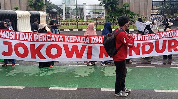 Unjuk Rasa di DPR, Serikat Buruh FSP LEM SPSI Minta Jokowi Mundur