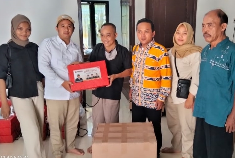 Kader Gerindra Brebes Bagikan Ribuan Paket Sembako