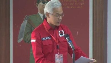 Megawati Tunjuk Ganjar Pranowo Bacakan Rekomendasi Rakernas II PDIP