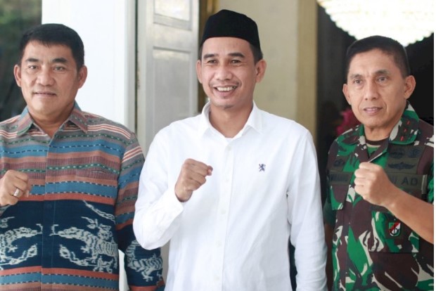 Bareng Tokoh Toraja dan Pangdam, Stafsus Menhan Temui Ketua DPRD Makassar_bimata.id