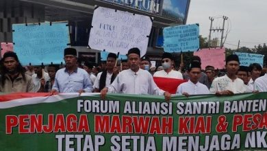 Ratusan Santri Geruduk Kantor DPW PPP Banten Tuntut Suharso Diadili