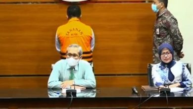 KPK Tahan Marten Penyuap Bupati Mamberamo Tengah