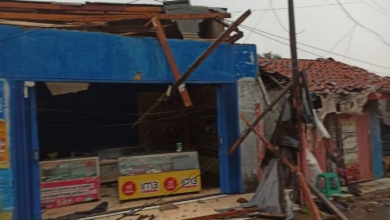 Photo of BPBD Cianjur Mendata Ratusan Rumah Rusak Akibat Angin Puting Beliung