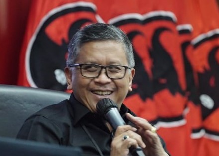 Fraksi PDIP DPR Bentuk Dewan Kolonel, Hasto: Ibu Mega Kaget