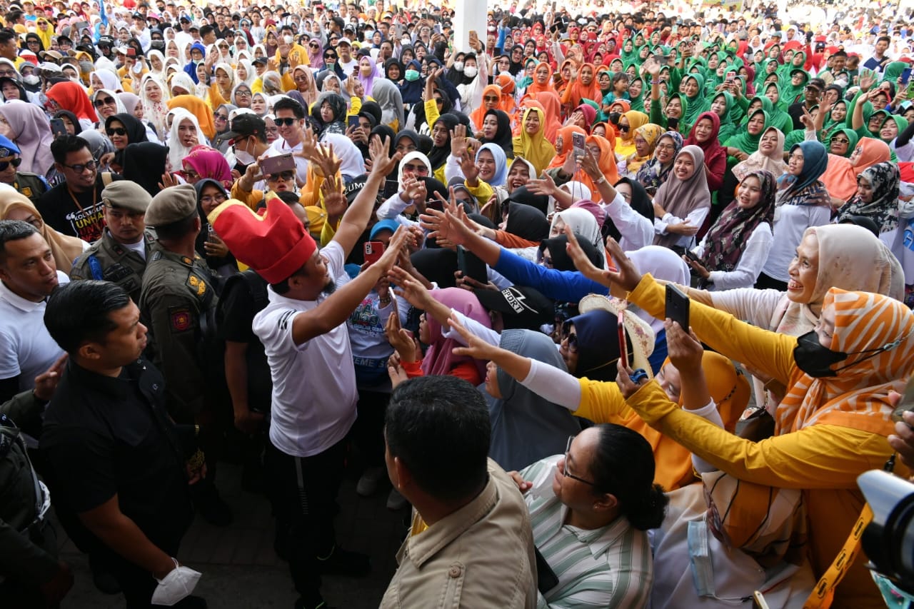 Ribuan Warga Jeneponto Jalan Santai Anti Mager Bareng Andi Sudirman_bimata.id