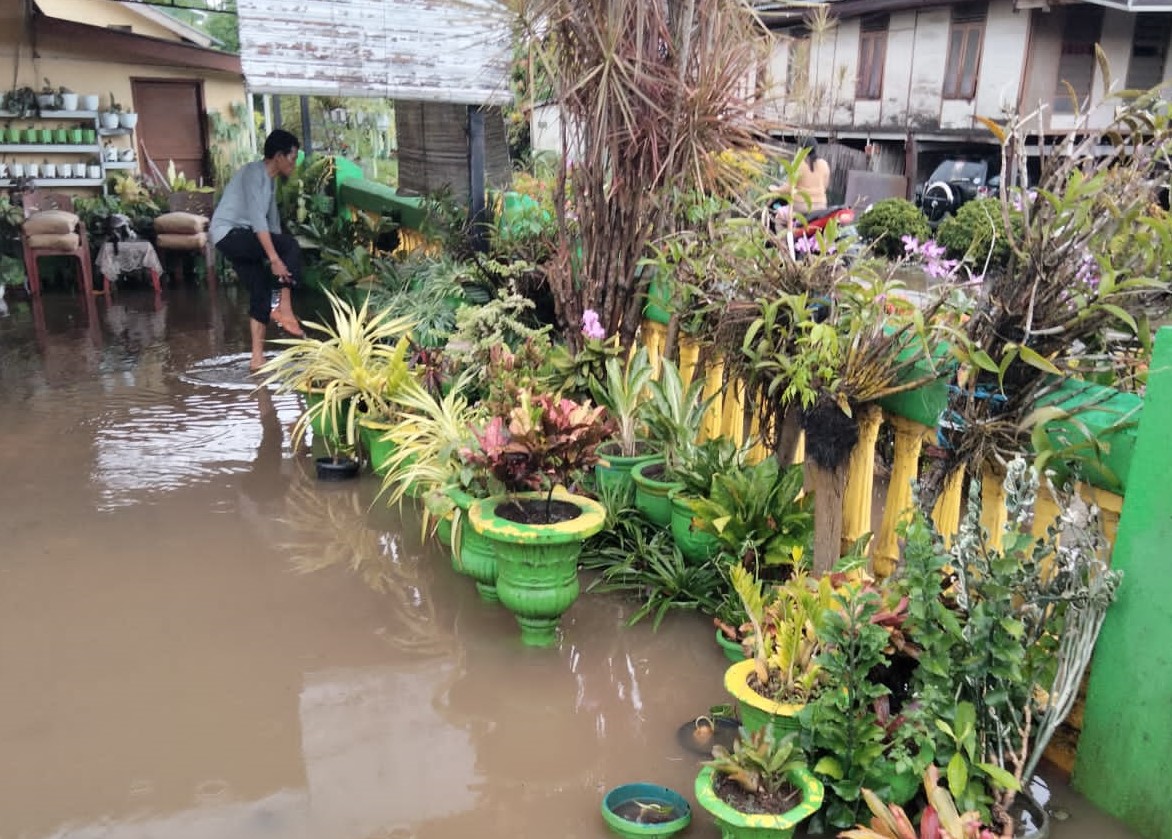 Air Meluap ke Pemukiman, Warga Galung Soppeng Minta Pekerjaan Drainase Ditinjau Kembali