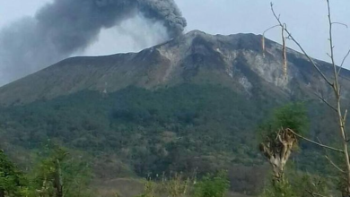 Photo of Warga Kaki Gunung Lewotolok di NTT Diminta Waspadai Bencana Longsor