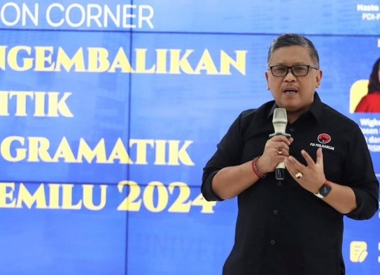 Hasto Minta NasDem Jawab Pertanyaan Masyarakat Soal Banjir di DKI