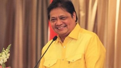 Airlangga Minta Publik Tunggu Soal Ridwan Kamil Masuk Golkar