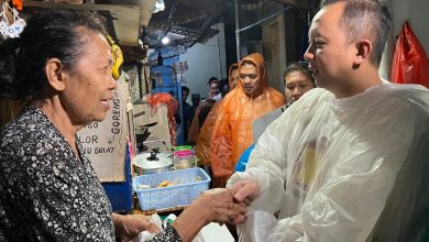 Tak Kenal Lelah, Adnan dan Habiburokhman kembali Salurkan Paket Sembako