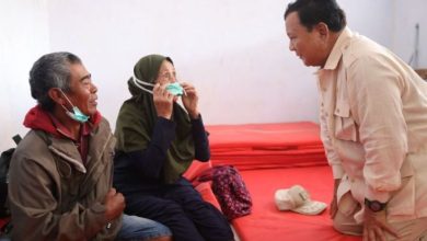 Photo of Prabowo Kunjungi dan Dengarkan Keluhan Korban Erupsi Gunung Semeru