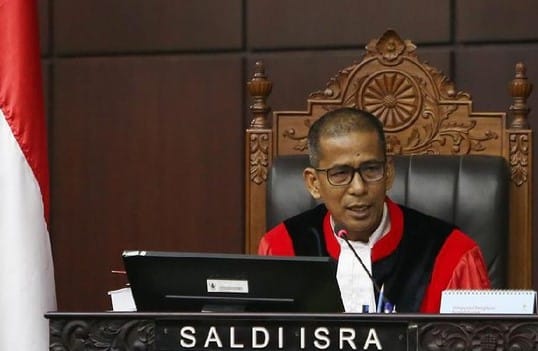 Hakim Konstitusi Saldi Isra Tegur Komisi II DPR Soal Dapil Pemilu 2024