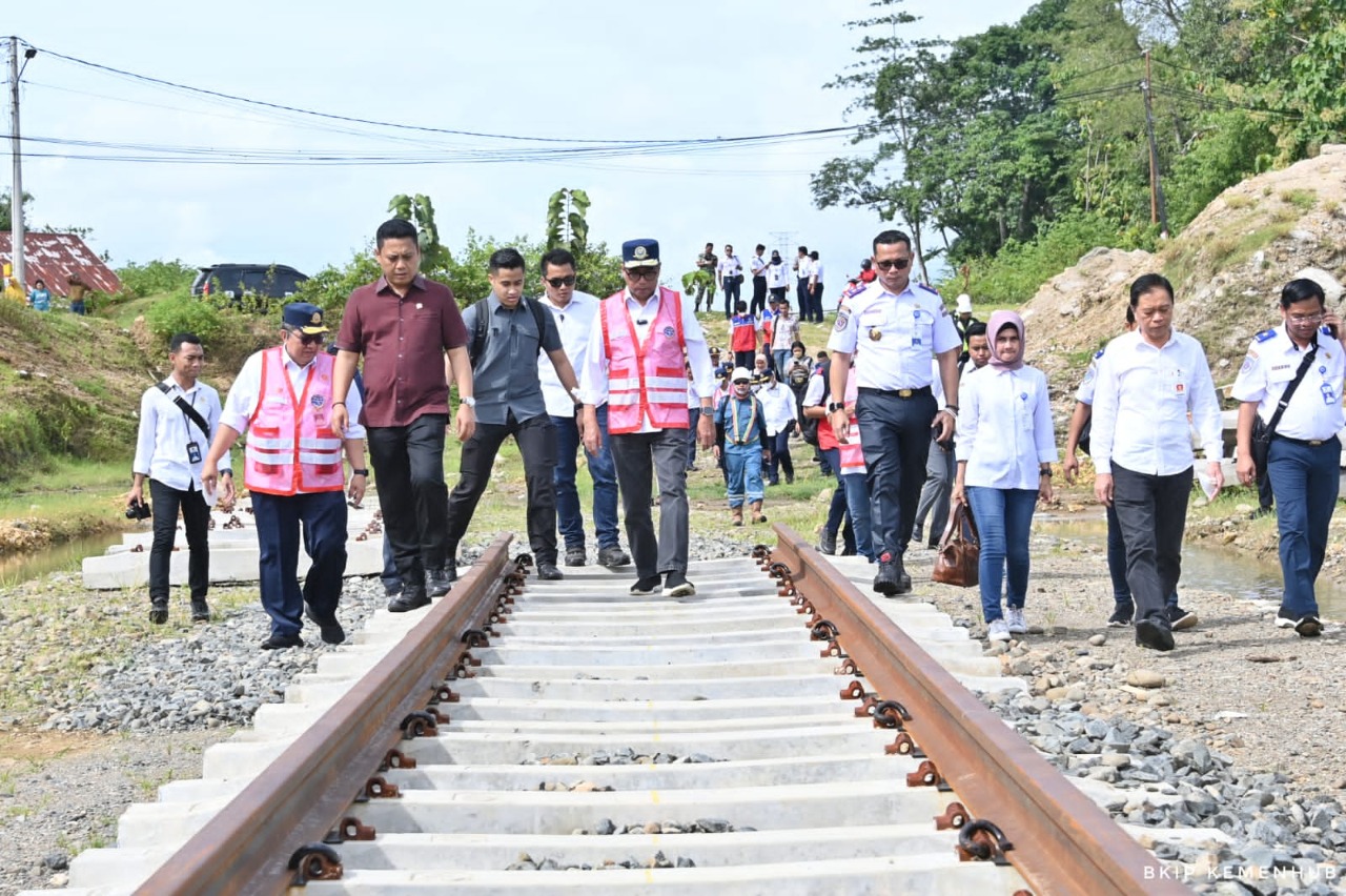 Tinjau Proyek Kereta Api Sulsel Bareng Menhub, AIA Harap Peran Aktif Pemda_bimata.id