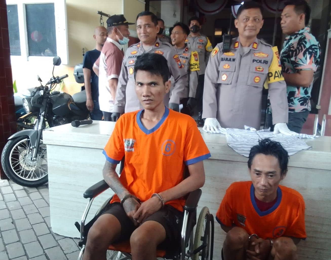 Melawan Saat Ditangkap, Polisi Tembak Kaki Residivis Curanmor 7 TKP di Surabaya