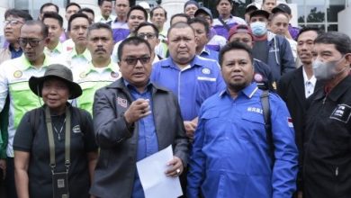 Denny Indrayana dan 13 Serikat Buruh Laporkan Presiden Jokowi ke PTUN Jakarta