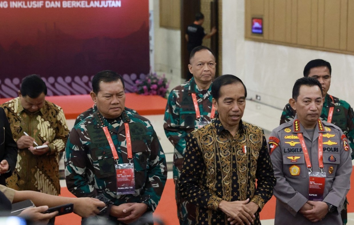 Momen Prabowo Subianto Dampingi Presiden Jokowi di Rapim TNI-Polri Tahun 2023