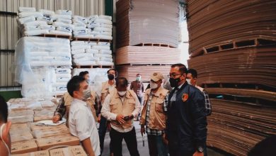 cek stok minyak goreng satgas pangan periksa Gudang Bulog di Kota Semarang