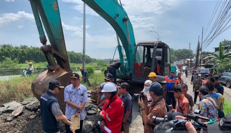 Pemkab Bekasi Mulai Perbaiki Jalan Kalimalang Guna Permudah Arus Mudik ...