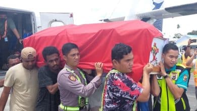 Photo of Amankan Salat Taraweh, Dua Anggota TNI-Polri Gugur Ditembak KKB