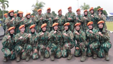 Prabowo 'Dikepung' Srikandi TNI AU Usai Dianugerahi Warga Kehormatan Kopasgat_bimata.id