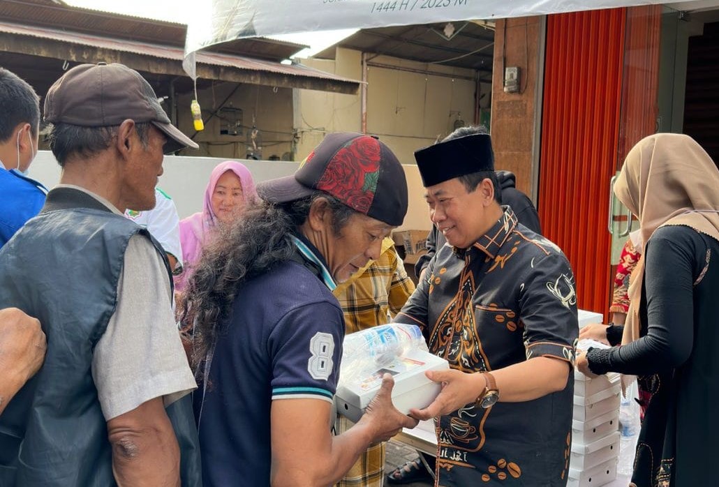 Tindaklanjuti Instruksi Prabowo, GEMIRA Bagikan Takjil dan Nasi Boks Selama Bulan Ramadan