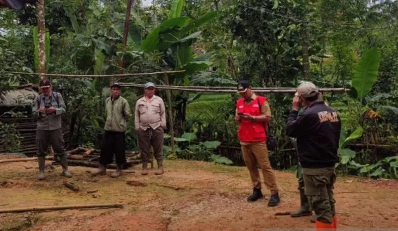 BPBD Cianjur Dirikan Tenda Darurat Untuk Korban Pergerakan Tanah – Bimata