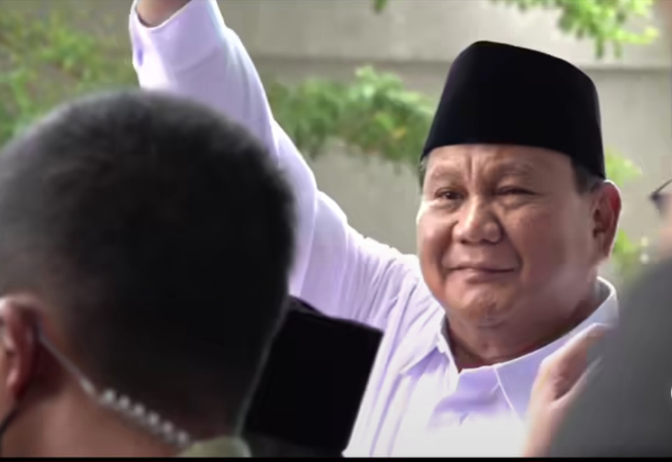 Prabowo Jadi Rebutan Swafoto, Netizen: Presiden Masa Depan_bimata.id