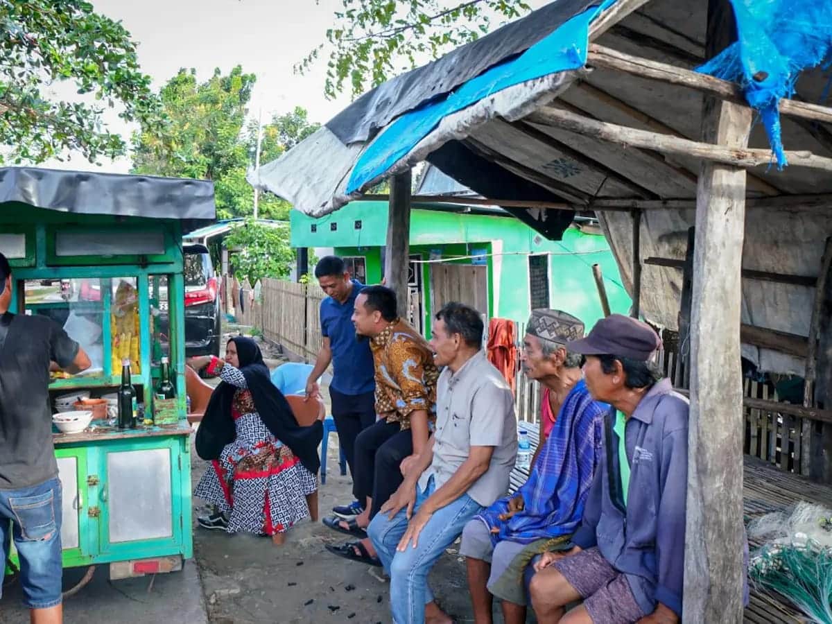 Mampir Santap Bakso di Tepi Jalan, Warga Takalar Kagum Sosok Andi Sudirman _bimata.id