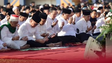 Salat Idul Adha di Desa Mandalamukti, Prabowo Diserbu Emak-emak_bimata.id