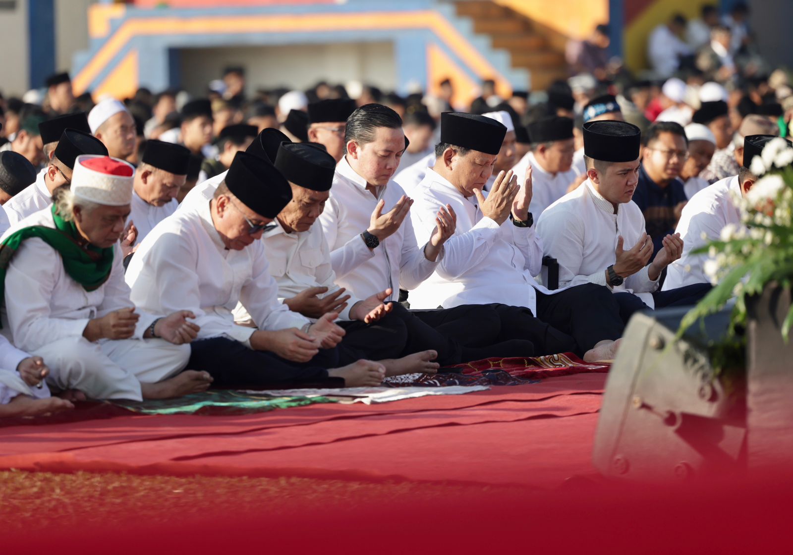 Salat Idul Adha di Desa Mandalamukti, Prabowo Diserbu Emak-emak_bimata.id