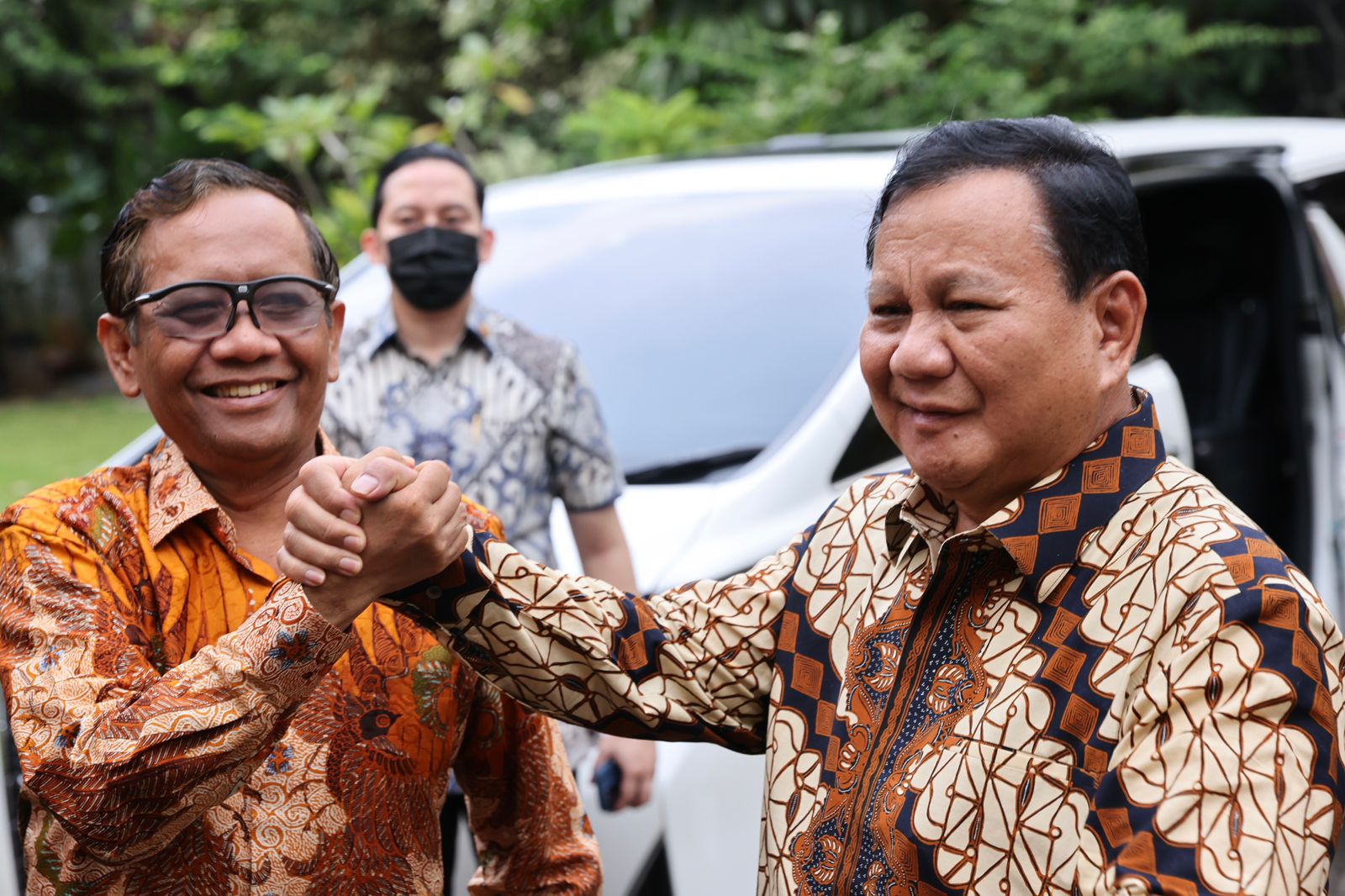 Kalahkan Khofifah-Cak Imin, Publik Jatim Ingingkan Mahfud MD Jadi Cawapres Prabowo _bimata.id