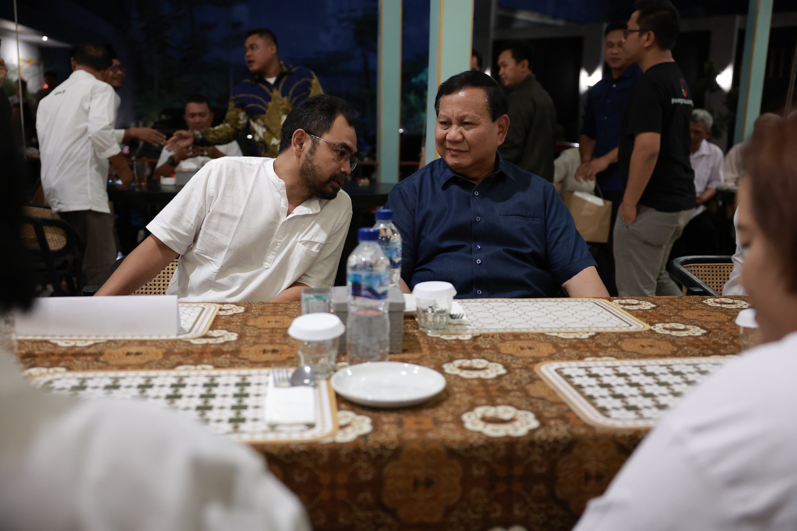 Prabowo Makan Malam Bareng Relawan Jokowi dan Gibran di Solo_bimata.id