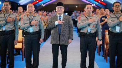 Ketua Tim Reformasi Polri Jimly Assidieq bersama Kapolri / w2