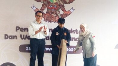 Anggota DPRD Provinsi Jawa Barat, Hj. Tina Wiryawati, untuk menggelar sosialisasi dengan konsep berbeda di Villa De La Tina, Kuningan.